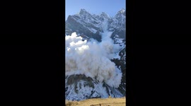 Video captures dramatic avalanche from glacier in Indian Himalayas