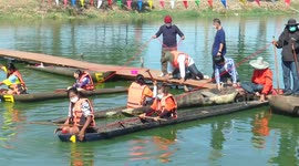 Thais hold amusing boat rowing competition to mark Loy Krathong festival