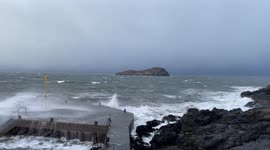 UK: Red Warning Issued As Storm Arwen Brings Strong Gales And High Waves To Scotland Coastal Area