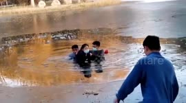 University students rescue 9-year-old girl trapped in frozen lake in northern China