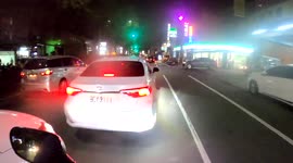 ACCIDENT / FAIL: Reckless Ford driver attempts to overtake and results in a crash into Mercedes and moped rider (Dashcam Video)