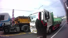 ROAD RAGE: Reckless Truck driver overtaking on busy main roads and almost crashing into moped rider (Dashcam Video)
