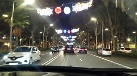 luces de navidad en la av diagonal de Barcelona,, filmadas desde el coche, un sabado por la noche