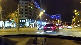 luces de navidad en grances centros comercialers en la avenida Diagonal, en Barcelona