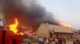 Massive fire breaks out at handicraft factory in India, 40 vehicle of fire brigade controls in 3 hours