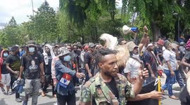 Dozens of Papuan people take action to commemorate the independence of the Papuan people in front of the United States Embassy