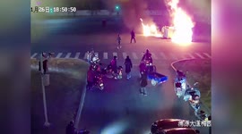 Passerby smashes front windscreen to rescue driver trapped in burning truck after crash in China