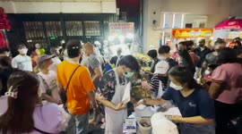 Huge queues for grilled squid Thai street food in Bangkok