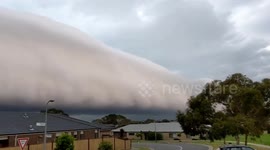 Ominous shelf cloud looms over Melbourne, Australia