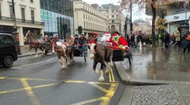 Santa and the Grinch take carriage ride around Charing Cross
