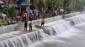 Severe flooding hits hundreds of homes in Indonesian capital