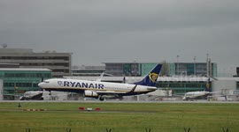 Ryanair plane makes crazy landing while battling Storm Barra winds