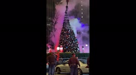 US: Fire Engulfs Christmas Tree Outside Fox News Building In Manhattan 3