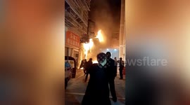 Brave police officer runs into burning flat in China to rescue children