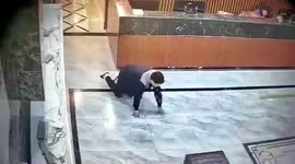 Man sneakily crawls out of spa to avoid paying in China