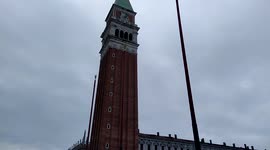 campanadas en la plaza de san marco en venecia