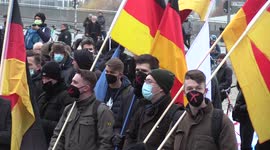 Far-right anti-vax demonstration attracts hundreds in Berlin