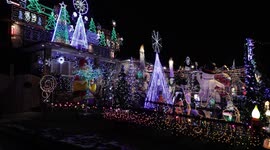 Massive home Christmas lights display draws crowds from across Toronto