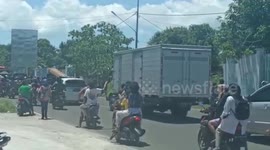 Indonesians forced to flee homes following 7.5 magnitude earthquake