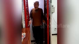Elderly Chinese man tries out self-made elevator at home
