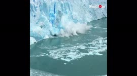 Tourists scream as GIGANTIC slab of ice breaks off Argentinian glacier