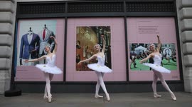 are sighting of Nutcracker ballerinas in central London! Street performance by Black Orchid Ballerinas on Regent Street