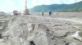 Indonesia's Mount Semeru erupts again, rescuers flee from search efforts