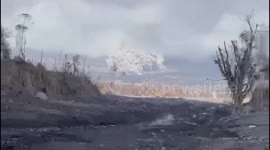 Indonesian rescuers scream as Mount Semeru erupts again
