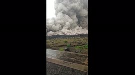 Indonesian locals get close-up view of Mount Semeru's latest eruption