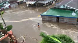 Philippines: Market in Leyte Province under water due to Typhoon Rai