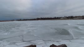Sound on! Intense ice cracking at Lake Superior's Wisconsin shore