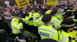 Scuffles erupt at antilockdown protest in London
