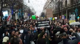 Anti-vaccine passport protesters march in central London as Omicron cases rise
