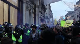 Chaos and confusion as anti-vax passport protesters egg London apple store
