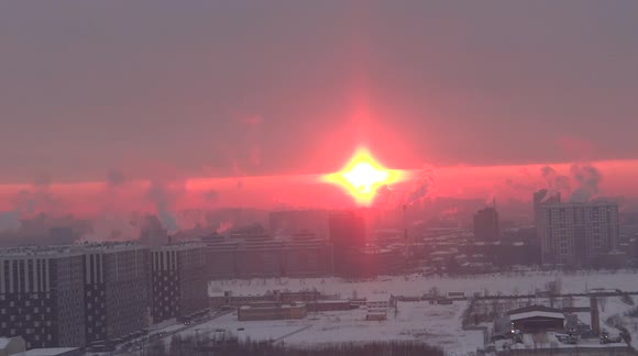 Resident captures stunning footage of beaming red sun over St Petersburg
