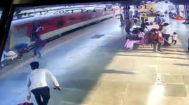 Hero cop rescues passenger from falling under train in India