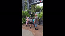 Sneaky dinosaur gives family a fright as it photobombs them at Universal Studios