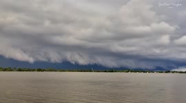 Amazing footage as squall line crosses near Alappuzha, Kerala, India