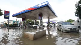 Streets remain flooded after deadly rain in Malaysia