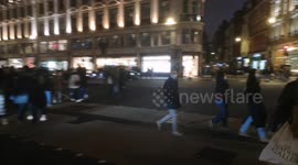 London streets packed with last-minute shoppers on Christmas Eve