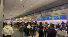 US travellers stranded at airports after flights cancelled amid Omicron surge