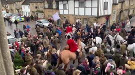 Lacock red lion pub Boxing Day hunt 2021. Cheering and shouting