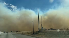Wall of smoke from Marshall Fire descends on highways in Colorado