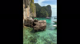 People waving from the pear to the upcoming boats - A sunny day in Maya Bay