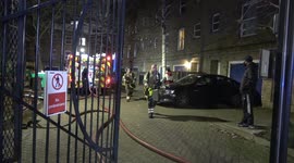 4 fire engines and 25 firefighters tackle fire at block of flats in Camden area of London