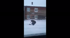 Child gets trapped neck-deep in snow, gets saved from passing taxi driver in Russia