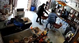 Residents run out of hair salon as 5.5-magnitude earthquake hits southwestern China