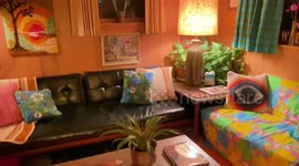 US woman decorates her ENTIRE HOUSE in the style of the 70s