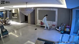 Quick-thinking mother uses foot to catch baby falling off TV cabinet in China