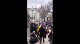 Large crowd gathers for anti-vaccine mandate protest in New York capital
